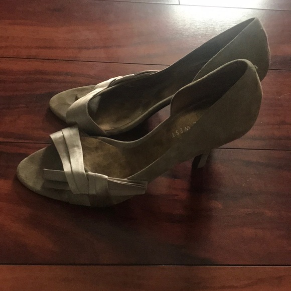 Heels - Picture 1 of 2